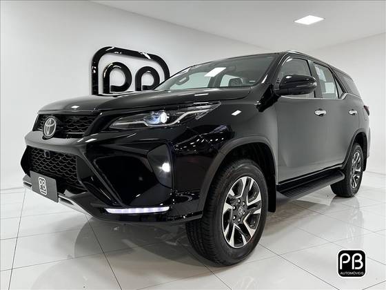 TOYOTA HILUX SW4 2.8 D-4D TURBO DIESEL SRX PLATINUM 7L 4X4 AUTOMÁTICO